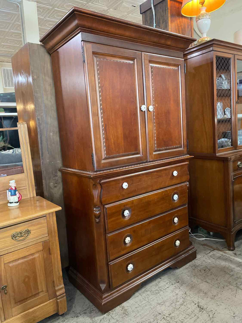 Armoire